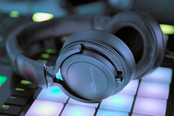 Beyerdynamic DT 240 Pro Studio Headphone Review - Sonarworks Blog