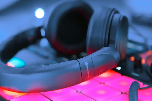 Beyerdynamic DT 240 Pro Studio Headphone Review - Sonarworks Blog