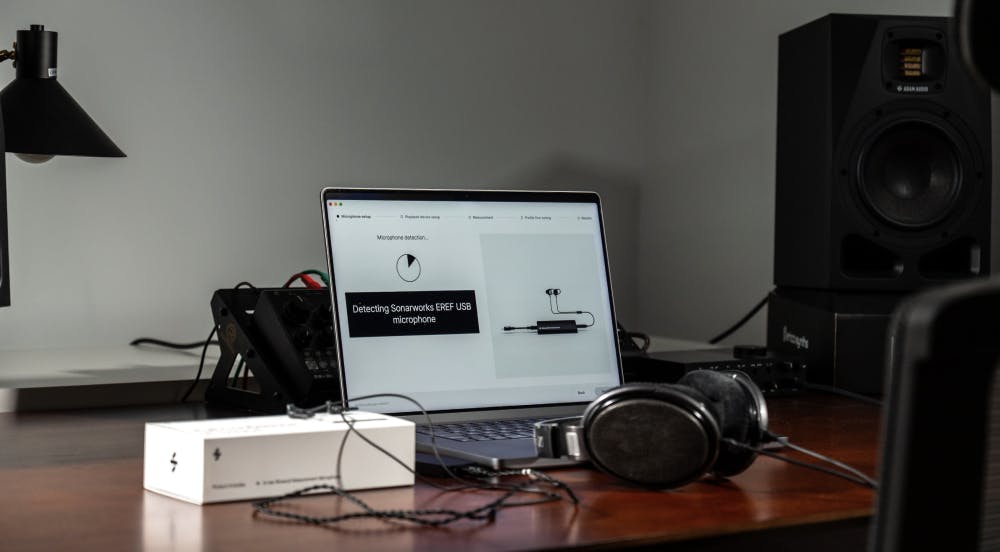 Professional binaural audio monitoring setup with Sonarworks Virtual Monitoring software detecting EREF USB microphone, studio headphones, and monitoring speakers for HRTF calibration
